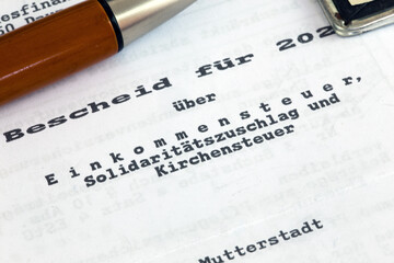 Symbolbild Einkommensteuer: Nahaufnahme von einem Einkommensteuerbescheid © U. J. Alexander
