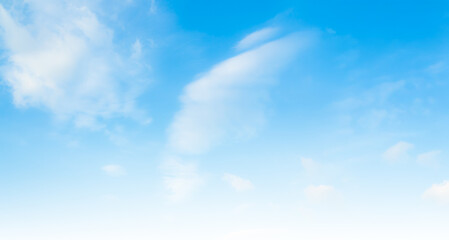 Obraz premium Sky cloud background blue skyline summer white cloudy clear nature spring winter landscape weather sunshine horizon air light eco system wallpaper environment suny pattern backdrop fluffy season.