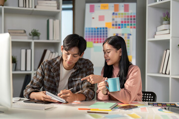 Obraz premium Diverse graphic design team collaborating and brainstorming in a creative workspace.