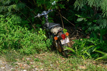 放置車両　バイク　不法投棄