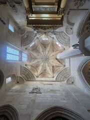 Fachada, puertas, techos y espacios incre&iacute;bles de la catedral de Burgos, Espa&ntilde;a.
