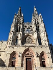 Fachada, puertas, techos y espacios incre&iacute;bles de la catedral de Burgos, Espa&ntilde;a.