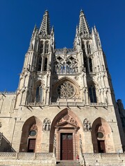 Fachada, puertas, techos y espacios incre&iacute;bles de la catedral de Burgos, Espa&ntilde;a.