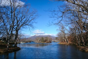 冬の晴れた空と駒ケ岳
