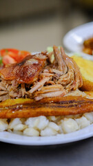 carne de cerdo y hornado