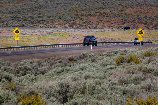 4% Grade gradiant safety warning signs in Interstate 90, Washington state.