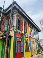 Fototapeta premium “Vibrant Heritage Shophouse in Little India, Singapore”