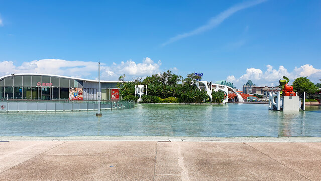 HarbourFront, Singapore - June 11, 2023 : Small Lake At Rooftop Garden Of Vivocity Shopping Mall.