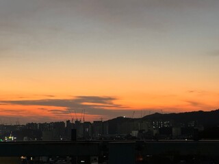City view with evening glow | Cityscape with sunset glow | 한국 저녁 노을