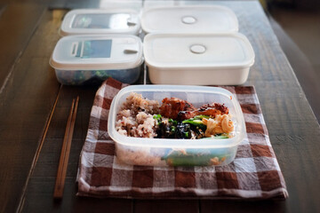 お弁当作り_タッパー弁当
