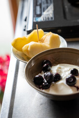 ブルーベリーヨーグルトと林檎で一日のスタート②