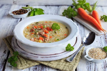 Hausgemachte Graupensuppe
