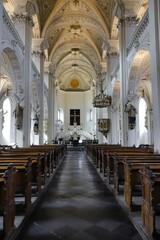 Obraz premium Düsseldorf, Kirchenschiff mit Gestühl in der Dominikaner Kirche St. Andreas