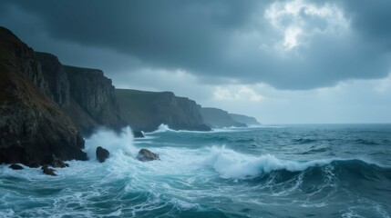 Naklejka premium Peaceful Coastal Scene with Dark Clouds and Rolling Ocean Waves