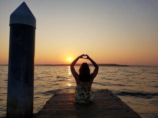 Fototapeta premium girl on the beach