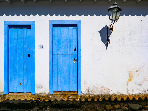 Casas antigas do centro hist&oacute;rico colonial de Paraty, Rio de Janeiro, Brasil