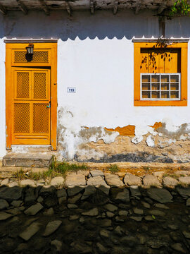 Casas antigas do centro hist&oacute;rico colonial de Paraty, Rio de Janeiro, Brasil