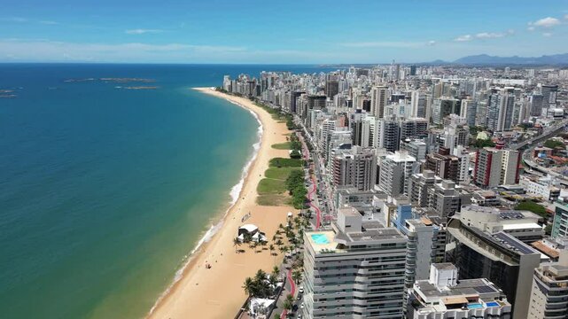 Imagem a&eacute;rea da praia da Praia da Costa e da 3&ordf; ponte na cidade de Vila Velha no Esp&iacute;rito Santo.