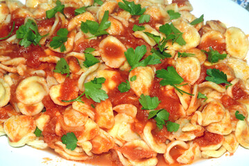 Orecchiette all'arrabbiata con prezzemolo