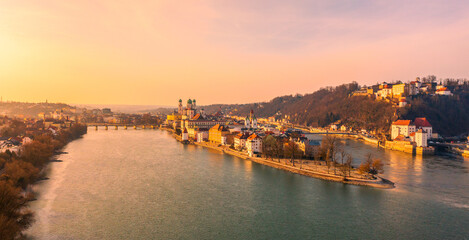 Obraz premium BEautiful city of Passau, Bavaria, Germany, at sunset in winter
