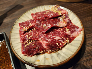 raw beef outside skirt (gyu-harami) slices