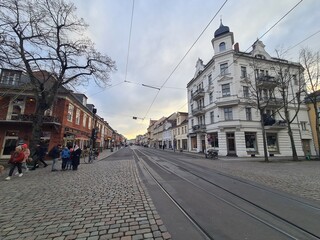 Obraz premium Strasse und Bürgersteig im Zentrum von Potsdam, Brandenburg