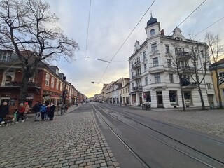 Strasse und Bürgersteig im Zentrum von Potsdam, Brandenburg