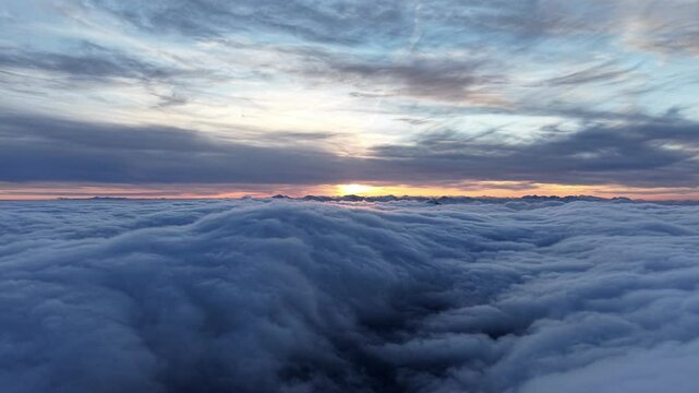 Nebelmeer S&uuml;df&ouml;hn Sonnenuntergang Hochschwab Gebiet Alpen Zeitraffer Querformat