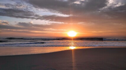 Naklejka premium Serene sunrise scene on the beach