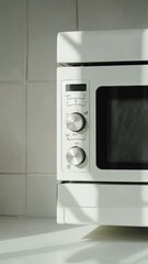 Obraz premium White Microwave Oven in Modern Kitchen