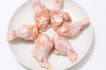 更に並べられたたくさんの手羽元