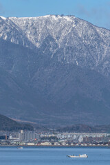 冬の晴れ渡った青空と琵琶湖の風景　滋賀県　大津市