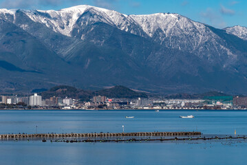 冬の晴れ渡った青空と琵琶湖の風景　滋賀県　大津市