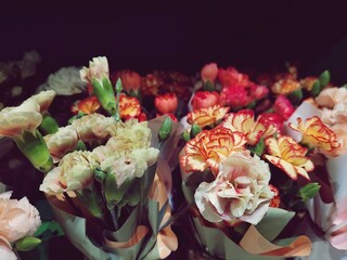 Roses bouquet valentine flowers pattern background