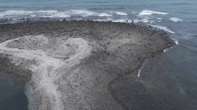 Comoros, Grande Comore, Foumbouni, ilot la Tcheka, right rotation