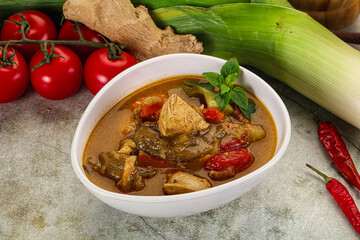 Thai curry with chicken and basil