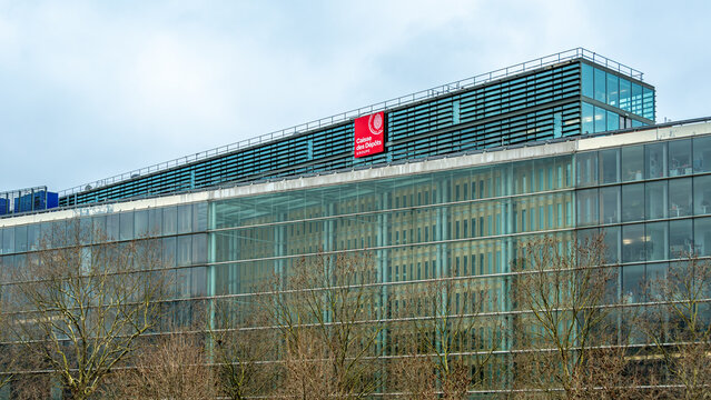 Paris, France - 7 f&eacute;vrier 2025: Vue ext&eacute;rieure d'un b&acirc;timent de la Caisse des d&eacute;p&ocirc;ts et consignations (CDC), institution financi&egrave;re publique fran&ccedil;aise cr&eacute;&eacute;e en 1816
