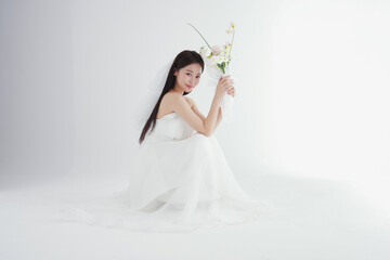 ウエディングドレスを着た美しい女性のポートレート