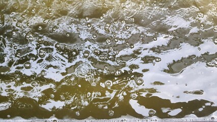 The green water has waves and bubbles, and the reflection in the water is also beautiful. The waves have many layers.	