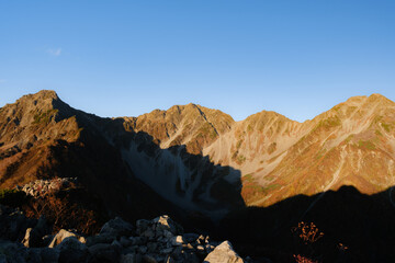 Naklejka premium 秋の山の風景