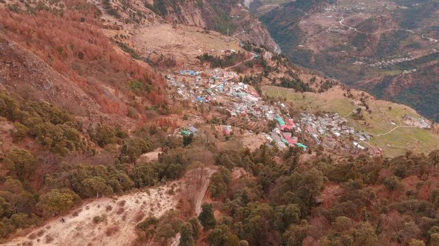 An awe-inspiring scene of sari village deoria tal trek, showcasing the natural beauty and scenic wonders of the region.