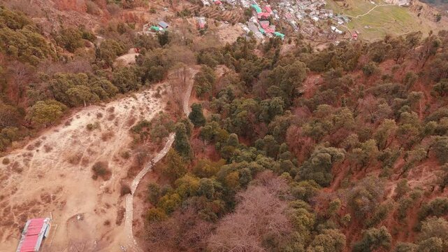 An awe-inspiring scene of sari village deoria tal trek, showcasing the natural beauty and scenic wonders of the region.