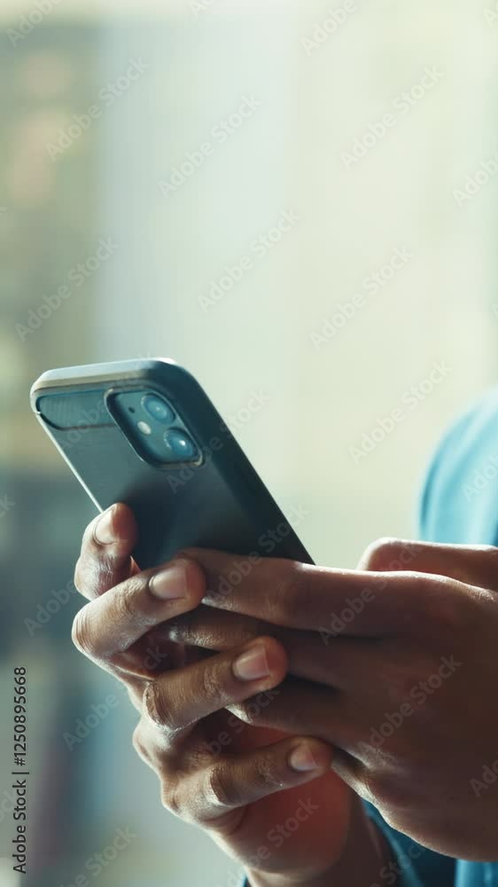 Aufkleber text, phone and hands of business person in office for email response, connection and client feedbac