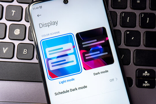 A photo of the display section of the Android phone Dark mode light mode