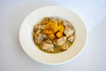 Sauteed chicken with carrots and peas ( Turkish ; Tavuk Sote ) Kori soslu, Kremali Mantarli, Meksika usulu tavuk.