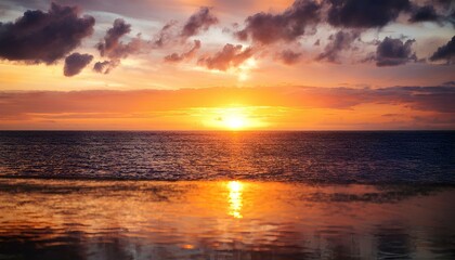 Obraz premium the golden hues of a sunset reflecting on a perfectly calm ocean