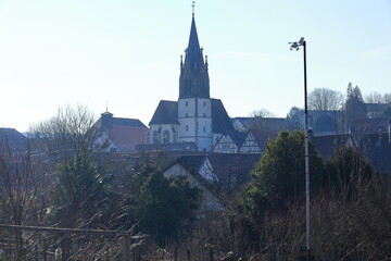 Blick auf die evangelische Kirche in Eberdingen bei Ludwigsburg