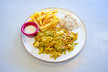 Sauteed chicken with carrots and peas ( Turkish ; Tavuk Sote ) Kori soslu, Kremali Mantarli, Meksika usulu tavuk.