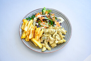Sauteed chicken with carrots and peas ( Turkish ; Tavuk Sote ) Kori soslu, Kremali Mantarli, Meksika usulu tavuk.
