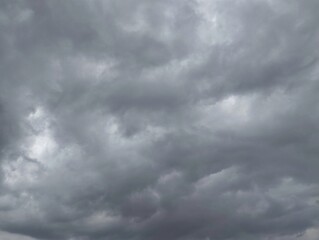 Obraz premium Dramatic dark cloud, Strom and strong wind before rain fall. Bad weather, extreme weather in the transition season 